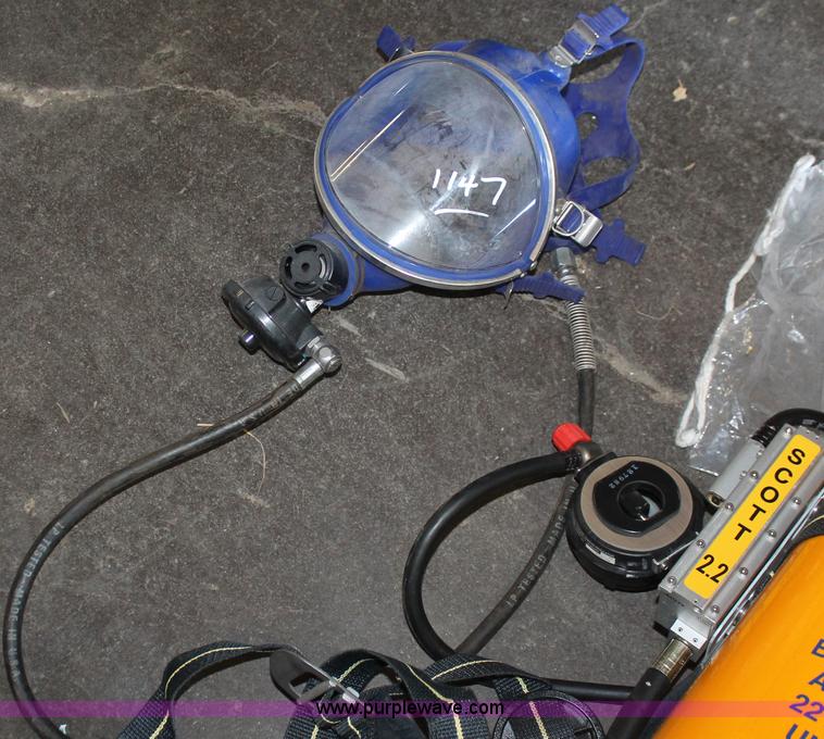 image for item AV9233 Scott AV2000 breathing apparatus