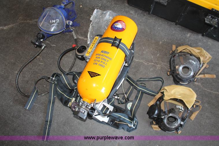 image for item AV9233 Scott AV2000 breathing apparatus