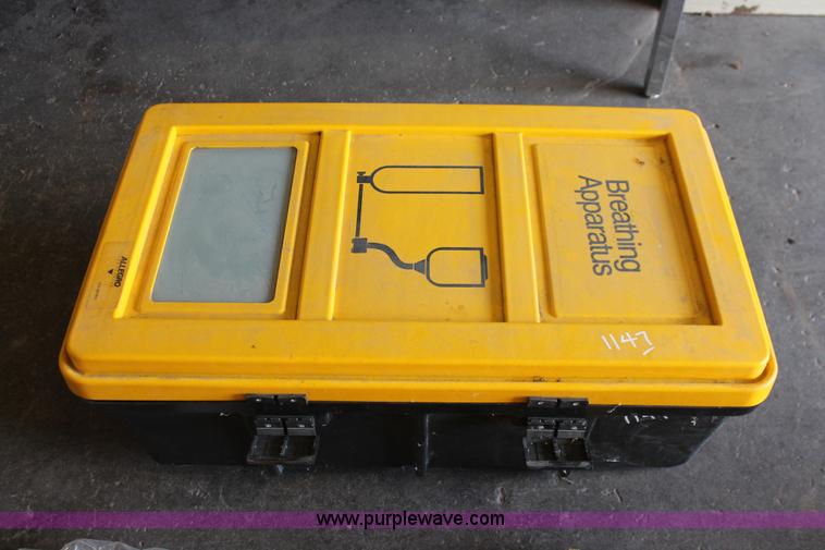 image for item AV9233 Scott AV2000 breathing apparatus