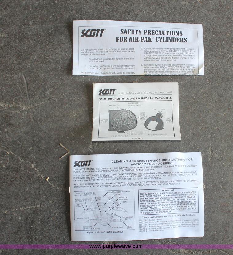 image for item AV9233 Scott AV2000 breathing apparatus