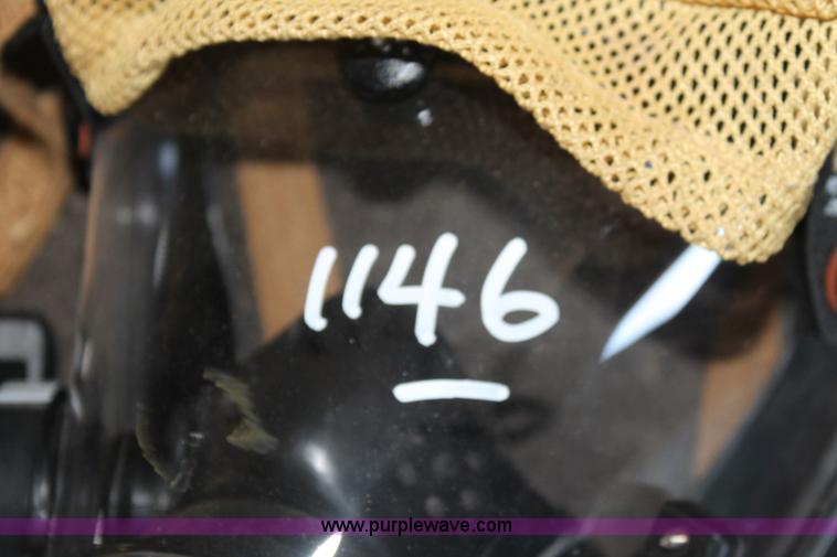 image for item AV9233 Scott AV2000 breathing apparatus