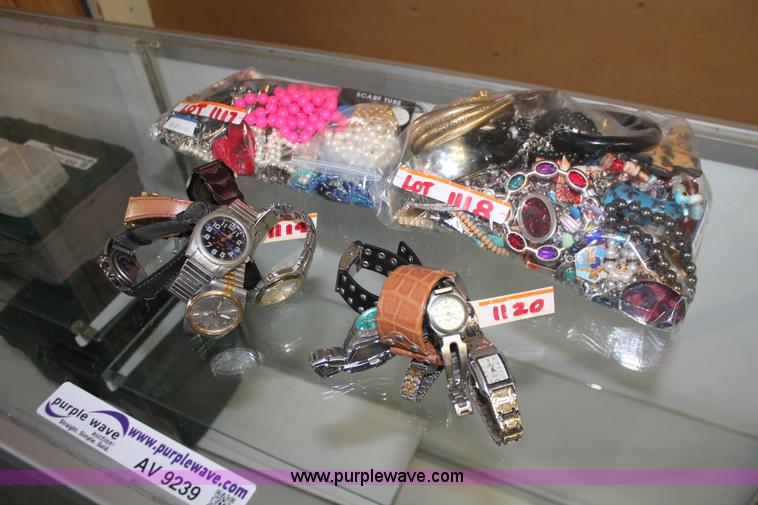 image for item AV9239 Assorted costume jewelry