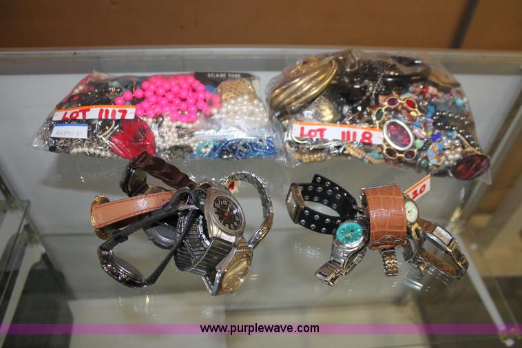 image for item AV9239 Assorted costume jewelry