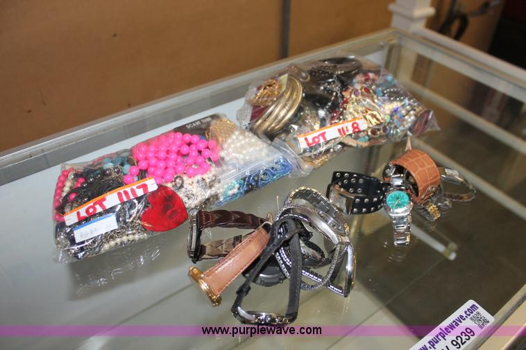 image for item AV9239 Assorted costume jewelry