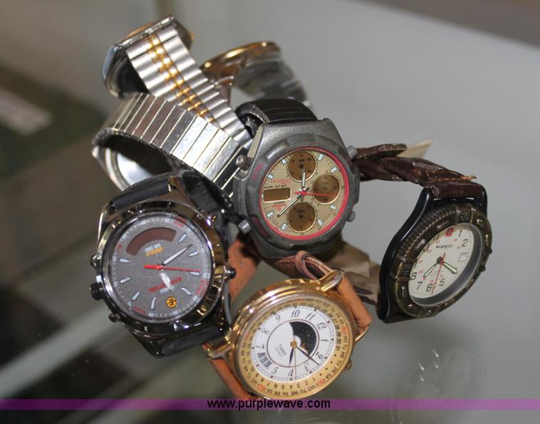 image for item AV9239 Assorted costume jewelry