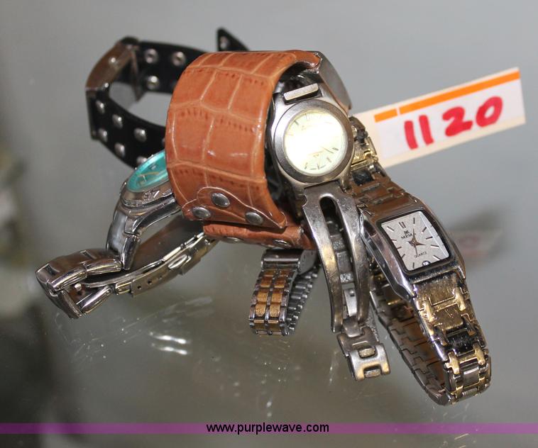 image for item AV9239 Assorted costume jewelry