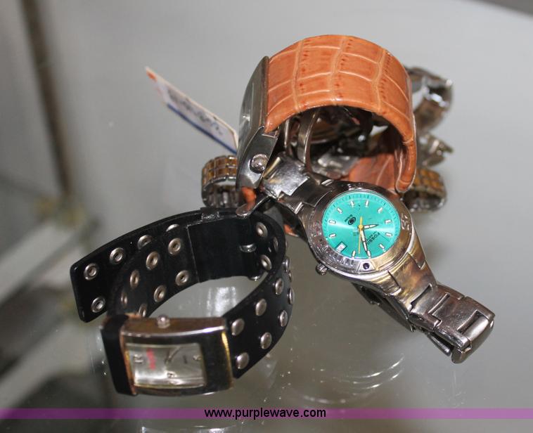 image for item AV9239 Assorted costume jewelry