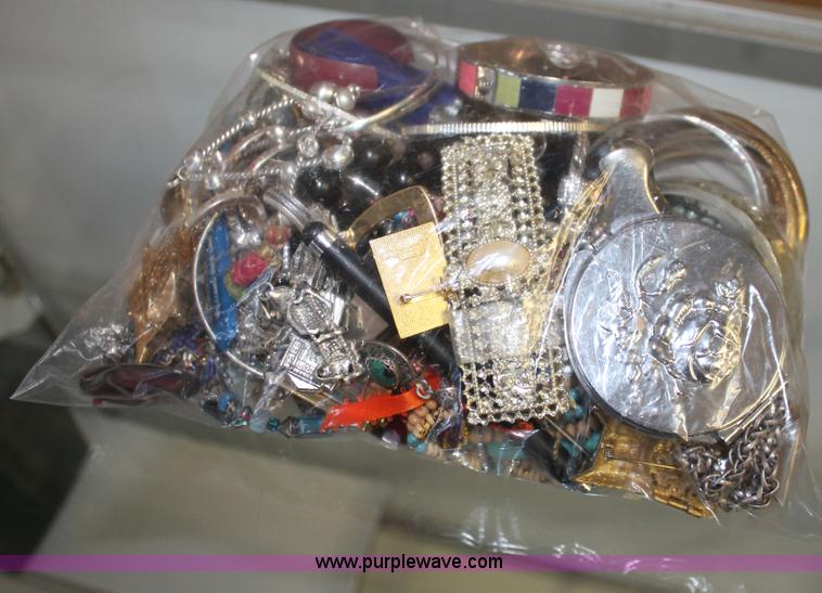 image for item AV9239 Assorted costume jewelry