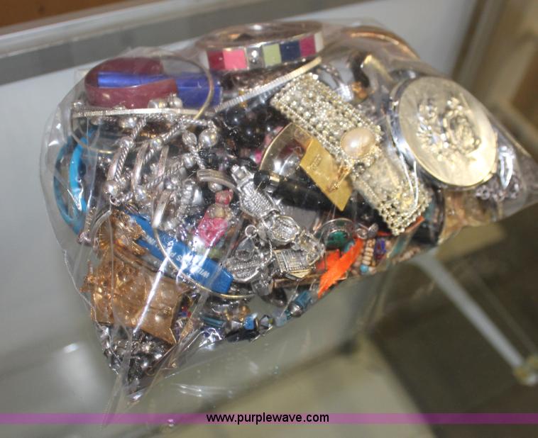 image for item AV9239 Assorted costume jewelry