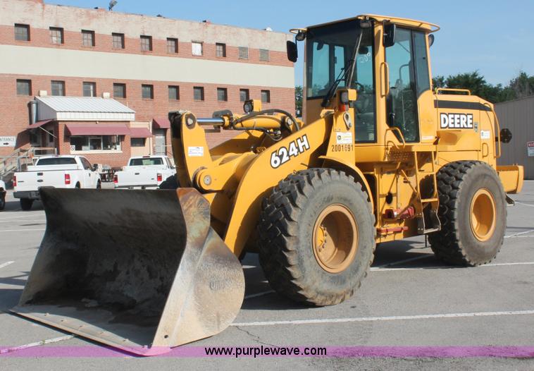 image for item I7988 2001 John Deere 624H loader
