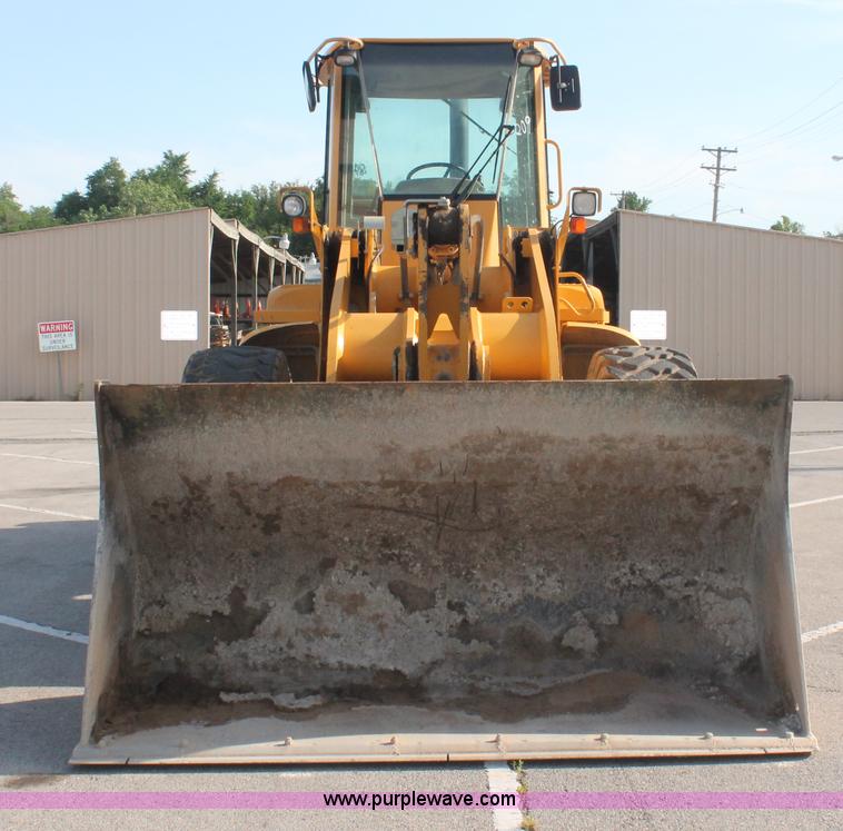 image for item I7988 2001 John Deere 624H loader