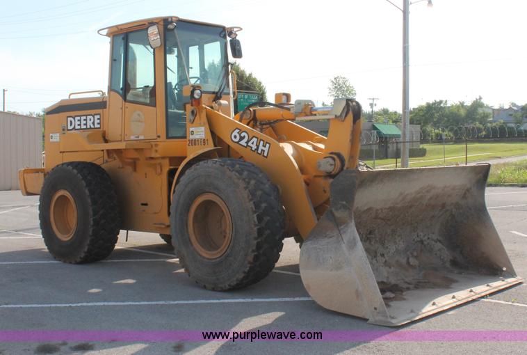 image for item I7988 2001 John Deere 624H loader