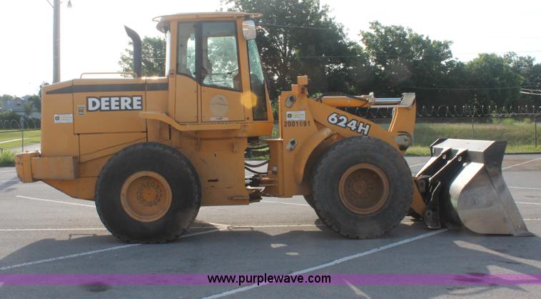image for item I7988 2001 John Deere 624H loader
