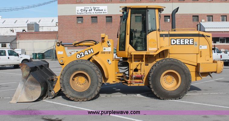 image for item I7988 2001 John Deere 624H loader