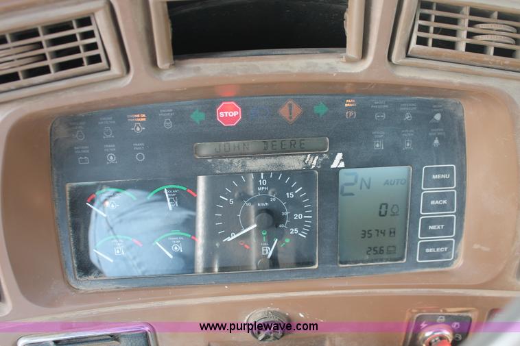 image for item I7988 2001 John Deere 624H loader