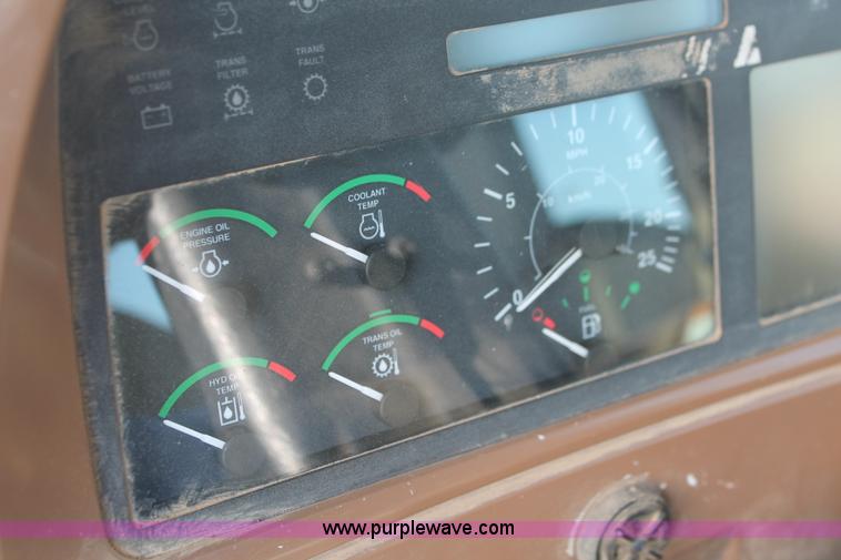 image for item I7988 2001 John Deere 624H loader