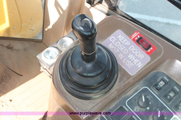 image for item I7988 2001 John Deere 624H loader