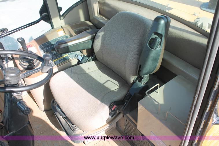 image for item I7988 2001 John Deere 624H loader