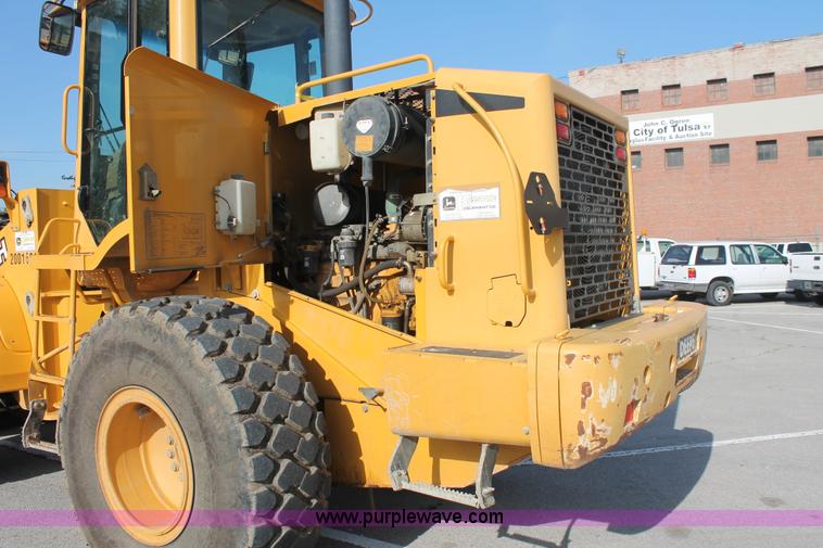 image for item I7988 2001 John Deere 624H loader