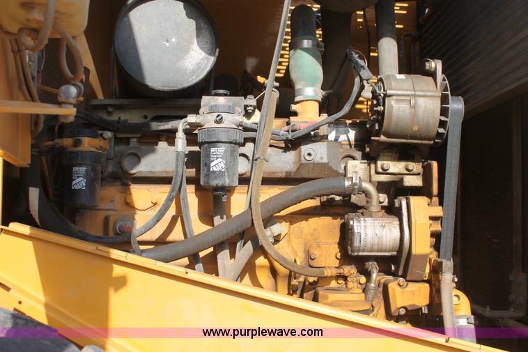 image for item I7988 2001 John Deere 624H loader