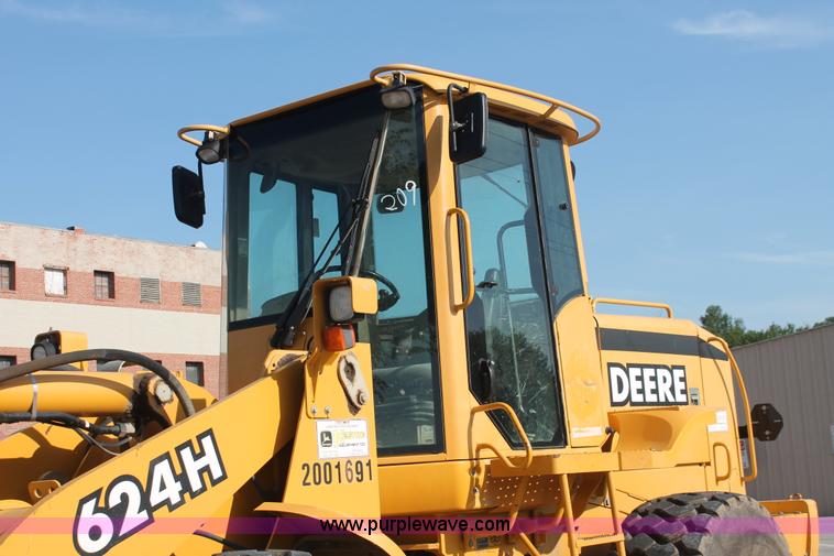 image for item I7988 2001 John Deere 624H loader