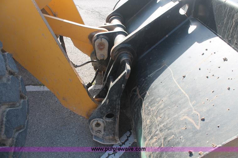 image for item I7988 2001 John Deere 624H loader