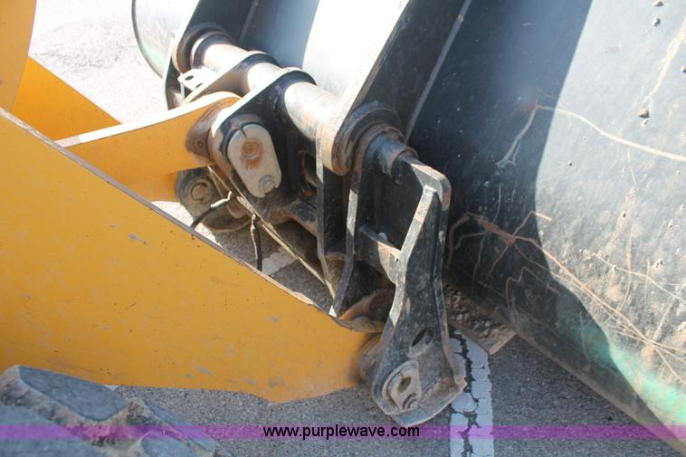 image for item I7988 2001 John Deere 624H loader