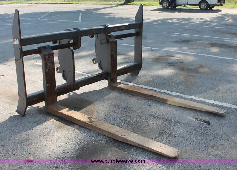 image for item I7988 2001 John Deere 624H loader