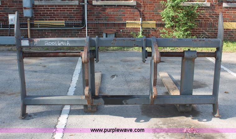 image for item I7988 2001 John Deere 624H loader