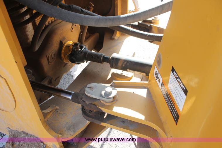 image for item I7988 2001 John Deere 624H loader