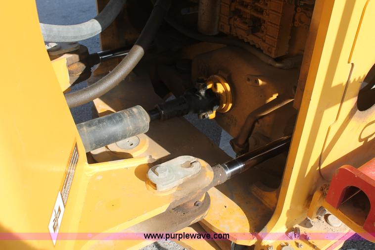 image for item I7988 2001 John Deere 624H loader