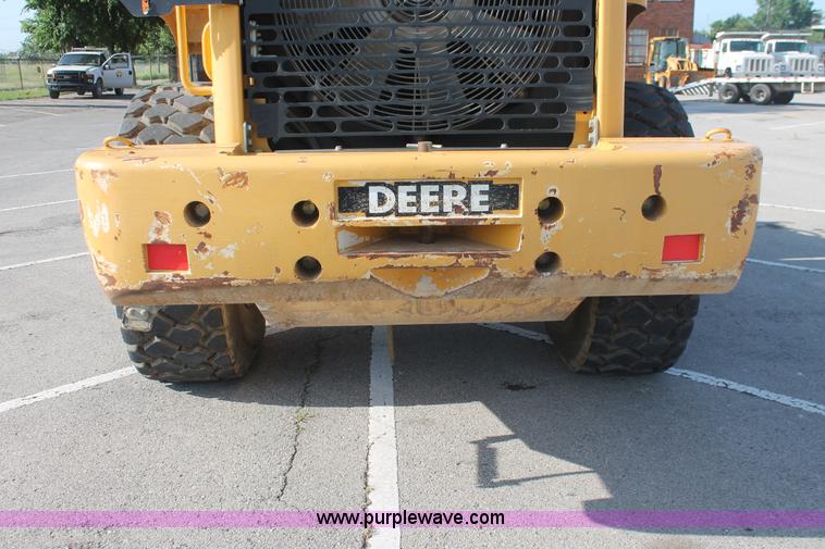 image for item I7988 2001 John Deere 624H loader