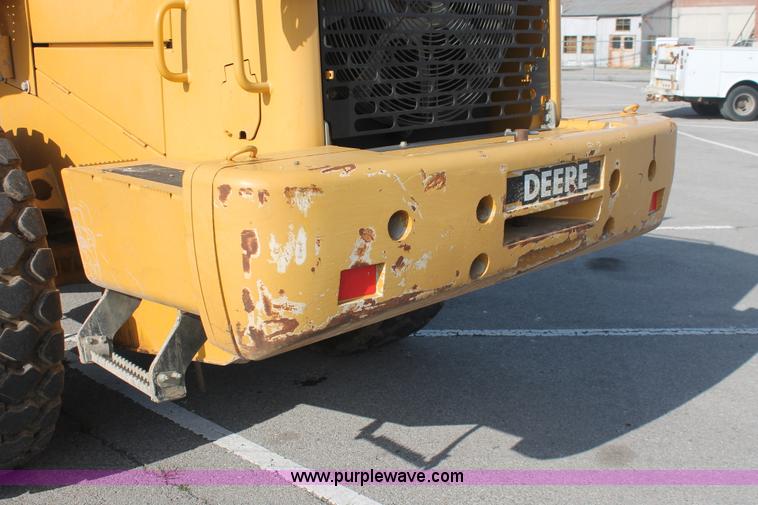 image for item I7988 2001 John Deere 624H loader