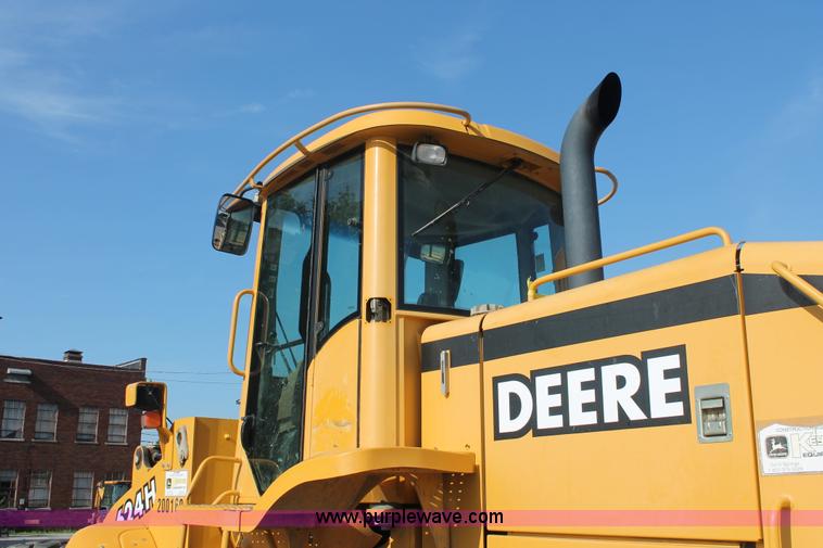 image for item I7988 2001 John Deere 624H loader