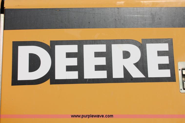 image for item I7988 2001 John Deere 624H loader