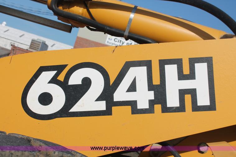 image for item I7988 2001 John Deere 624H loader