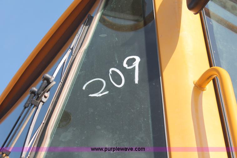 image for item I7988 2001 John Deere 624H loader