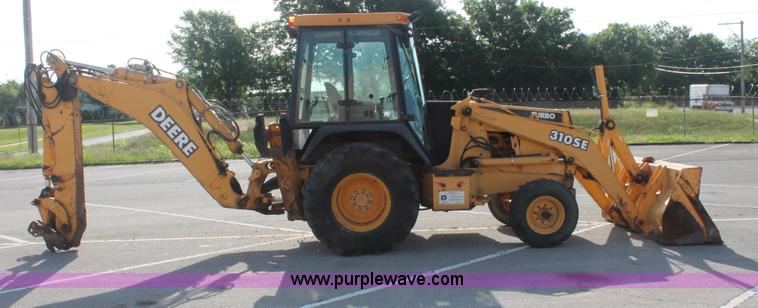 image for item I7989 1999 John Deere 310SE backhoe
