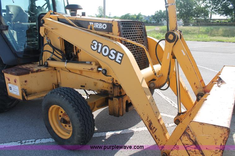 image for item I7989 1999 John Deere 310SE backhoe
