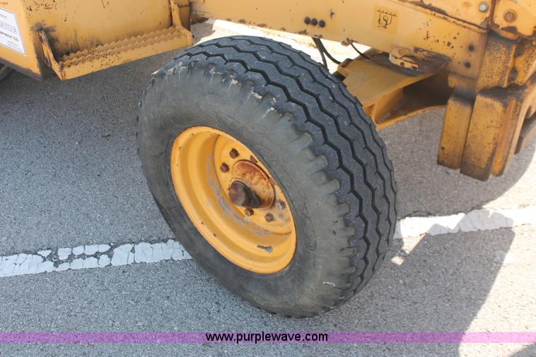 image for item I7989 1999 John Deere 310SE backhoe