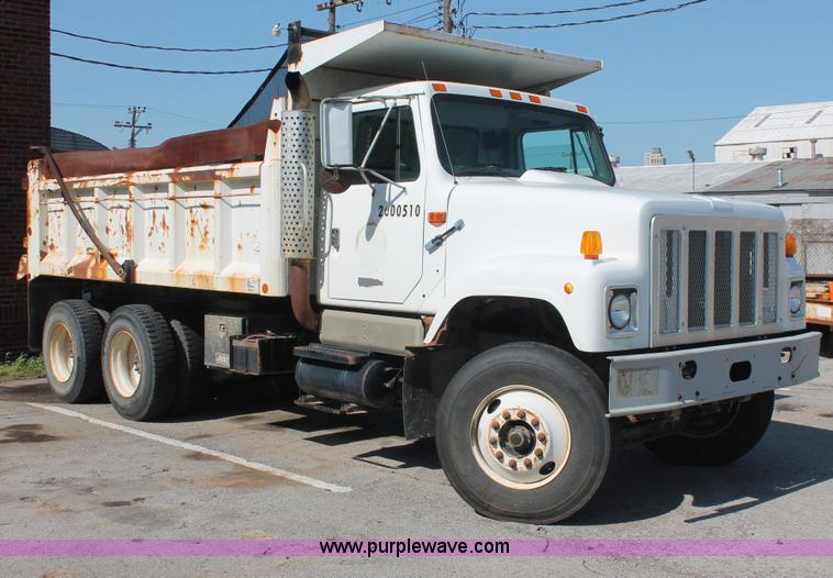 image for item I7990 2000 International 2554 dump truck