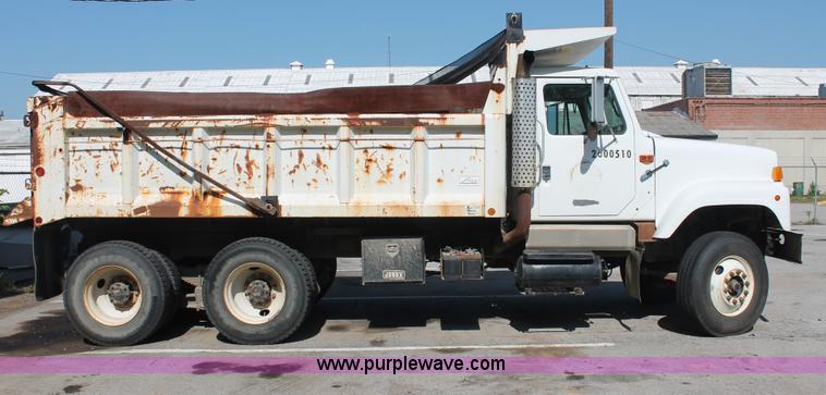 image for item I7990 2000 International 2554 dump truck