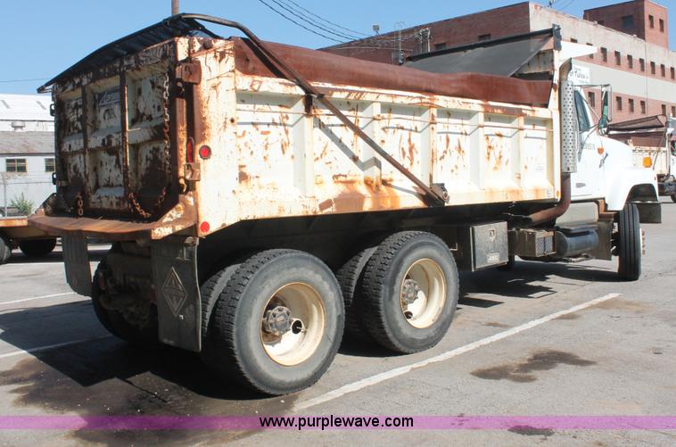 image for item I7990 2000 International 2554 dump truck