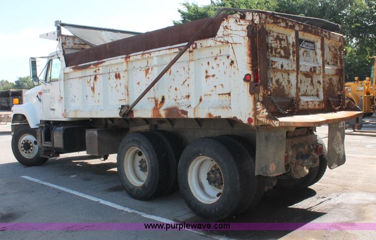 image for item I7990 2000 International 2554 dump truck