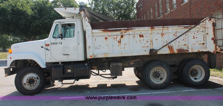 image for item I7990 2000 International 2554 dump truck