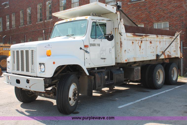 image for item I7990 2000 International 2554 dump truck