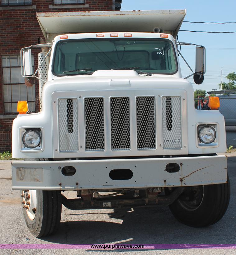 image for item I7990 2000 International 2554 dump truck