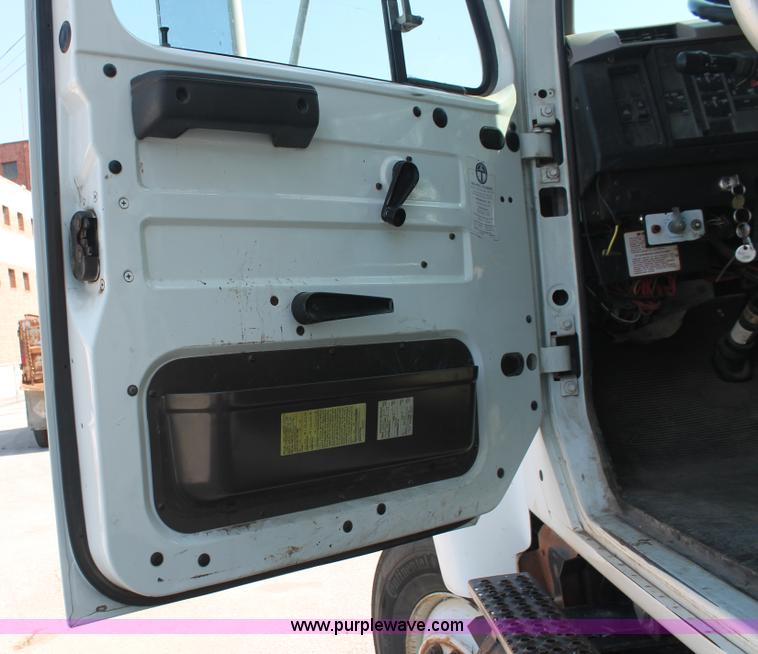 image for item I7990 2000 International 2554 dump truck