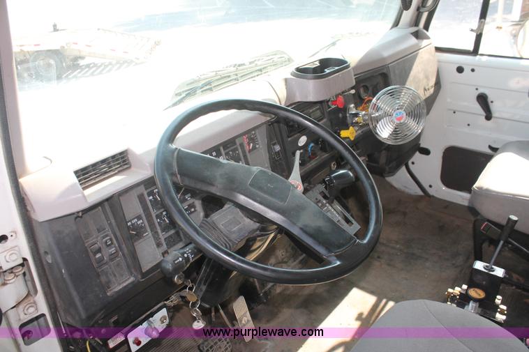 image for item I7990 2000 International 2554 dump truck