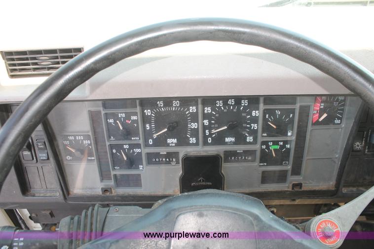 image for item I7990 2000 International 2554 dump truck